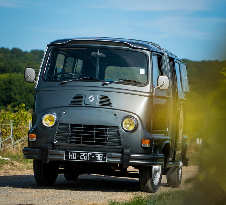 From Epernay : Champagne tasting with a vintage car