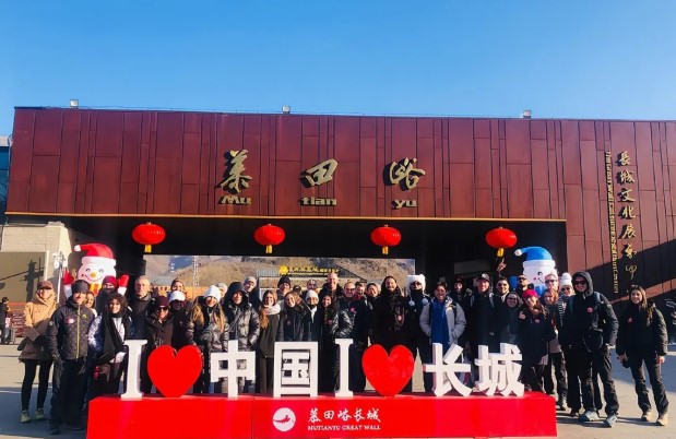 Mutianyu Great Wall Round-trip by ZANBUS with Tickets, Daily Departure 8/9/10 AM - HolidaySG