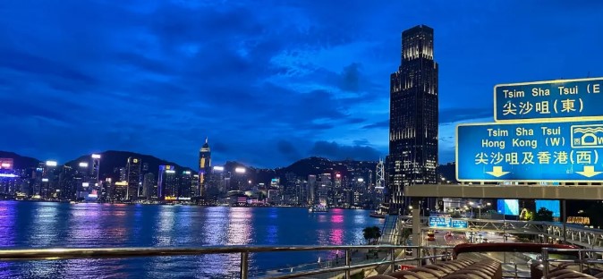 Open-top bus: Hong Kong open-top sightseeing night tour double-decker bus - HolidaySG