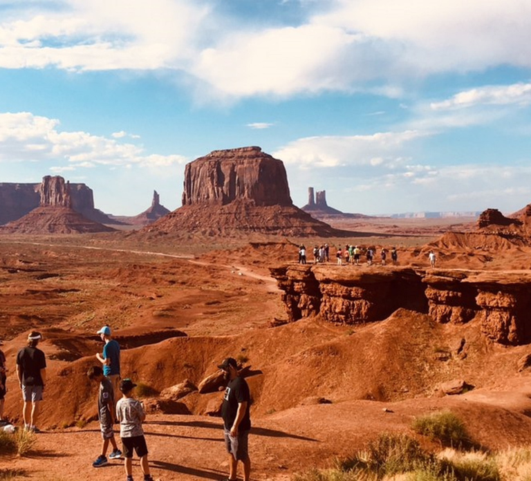 Monument Valley: Backcountry Jeep Tour with Navajo Guide