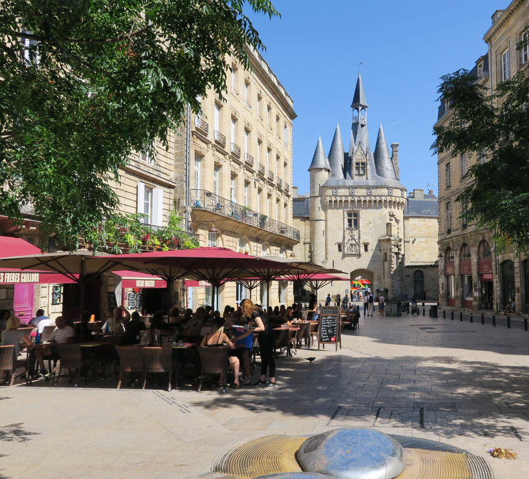 Bordeaux: the Porte Cailhau, a symbol of the Middle Ages