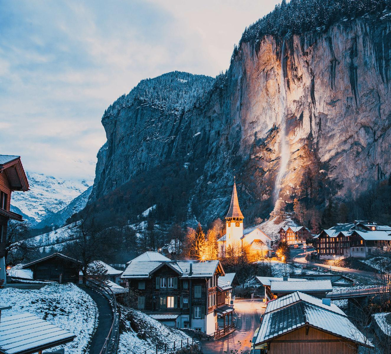 Private day trip: Interlaken to Lauterbrunnen & waterfalls