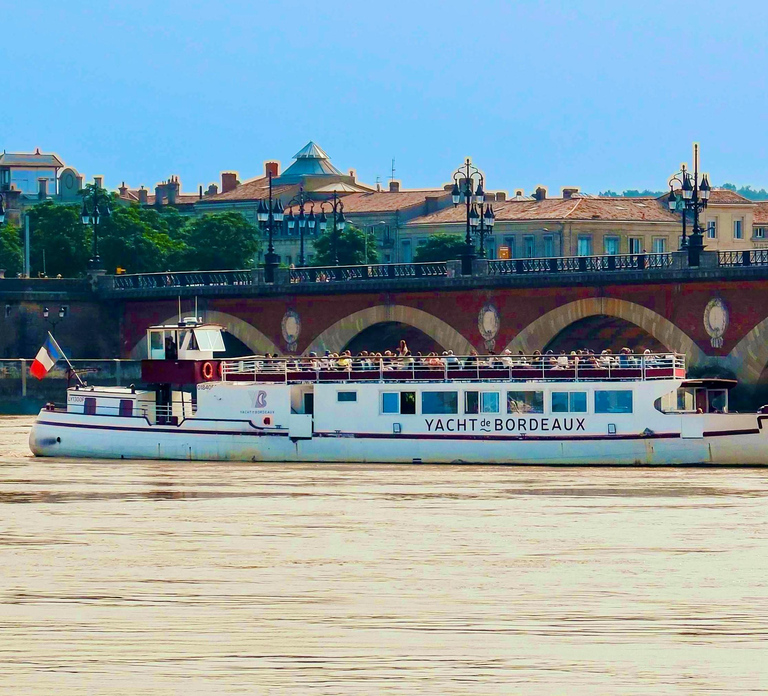 Bordeaux: Garonne River Yacht Cruise with Brunch