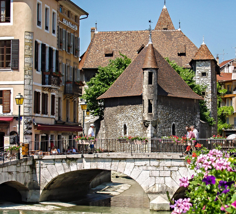 Geneva: Annecy, the Venice of the Alps and Geneva City Tour