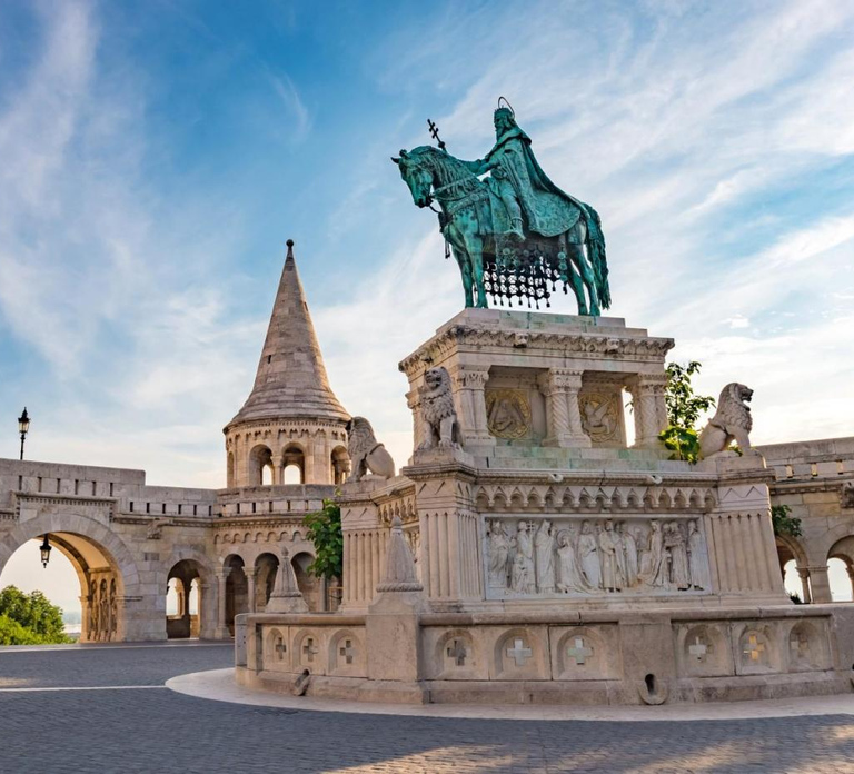 From Vienna: Budapest Small-Group Guided Day Tour