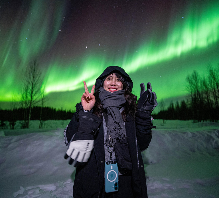 Rovaniemi: Guaranteed Aurora Hunt with Local Guides & Photos