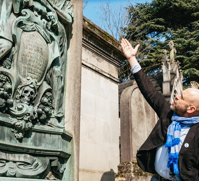 Paris: Pere Lachaise Cemetery Guided Tour