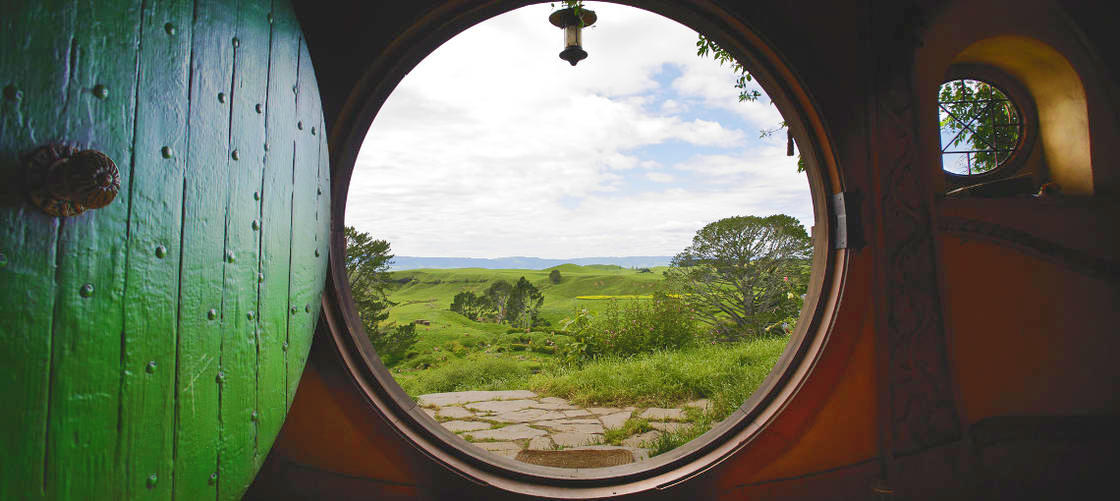 Waitomo Caves and Hobbiton Day Tour from Auckland - HolidaySG