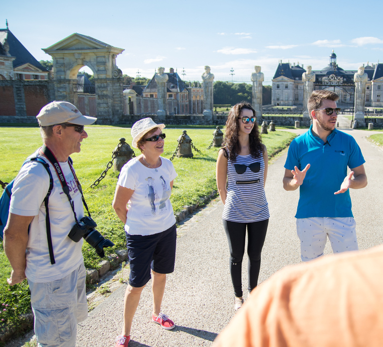 From Paris: Chateau de Fontainebleau & Vaux-Le-Vicomte Tour