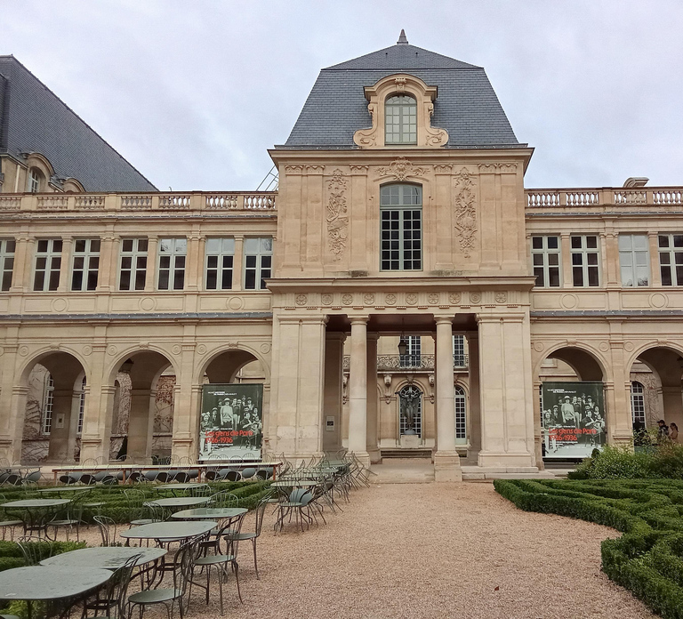 Paris: Carnavalet Museum Guided Visit in Le Marais