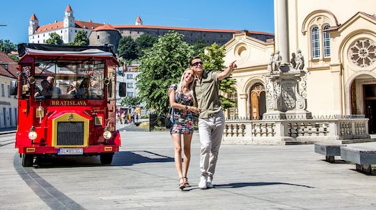 Big Castle Tour on the Presporacik Oldtimer in Bratislava