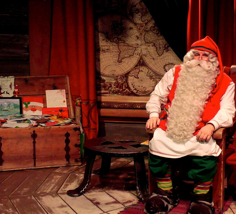 Rovaniemi: Santa Claus Village w/ Husky & Reindeer Sled Ride