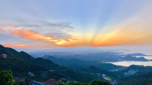 Shifen + Pingxi + Jiufen Old Street + Keelung MiaoKou Night Market private chartered tour [Depart from Taipei] Day Tours