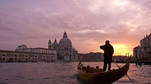 Romantic Venice: 30 Minute Gondola Ride with Serenade Day Tours