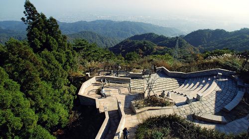 Private Car Day Trip to the Kobe Mountains, Gardens and Hot Springs from Osaka Day Tours