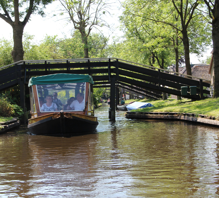 Giethoorn: Canal Cruise & lake Tour & Sightseeing Village