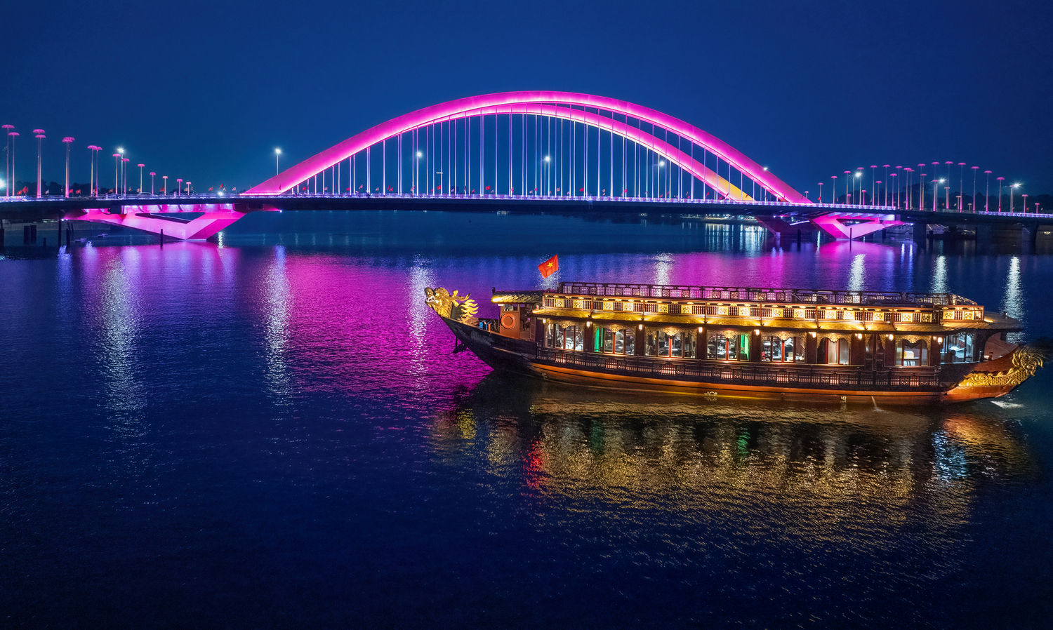Huertiage – Experience A Heritage Boat On The Contemporary Flow
