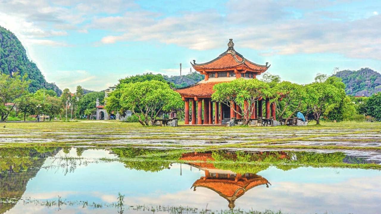 Hoa Lu - Tam Coc Day Trip From Hanoi
