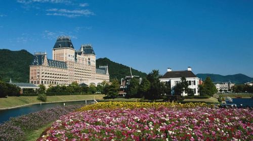 From Fukuoka: Private Day Trip to Huis Ten Bosch Theme Park Day Tours