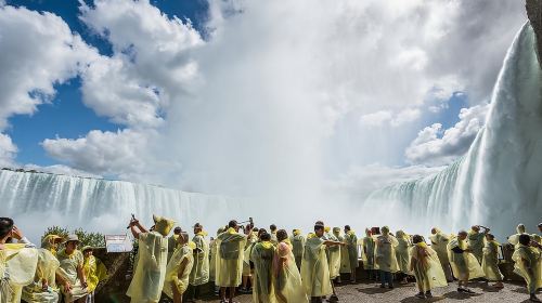 Guided Day Trip to Canadian Side of Niagara Falls from Toronto Day Tours