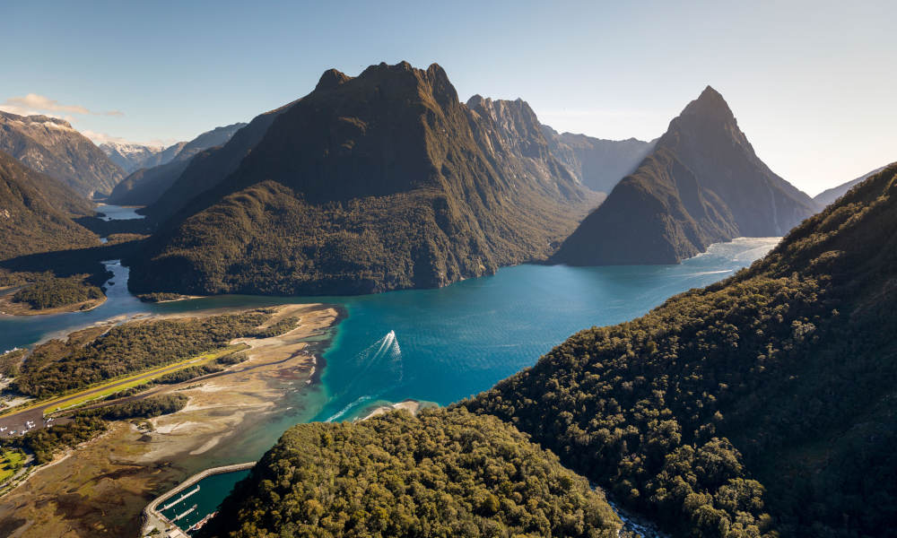 Milford Sound Cruise with Underwater Observatory - Morning Departure - HolidaySG