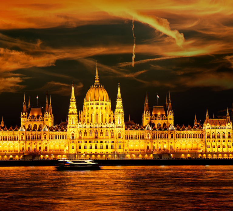 From Vienna: Bratislava& Budapest Day Tour with Photographer