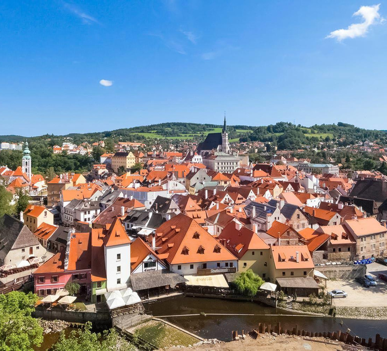 Vienna: Sightseeing Transfer to Prague via Cesky Krumlov