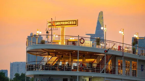 Dinner Cruise on the Saigon River with Ben Thanh Princess - HolidaySG