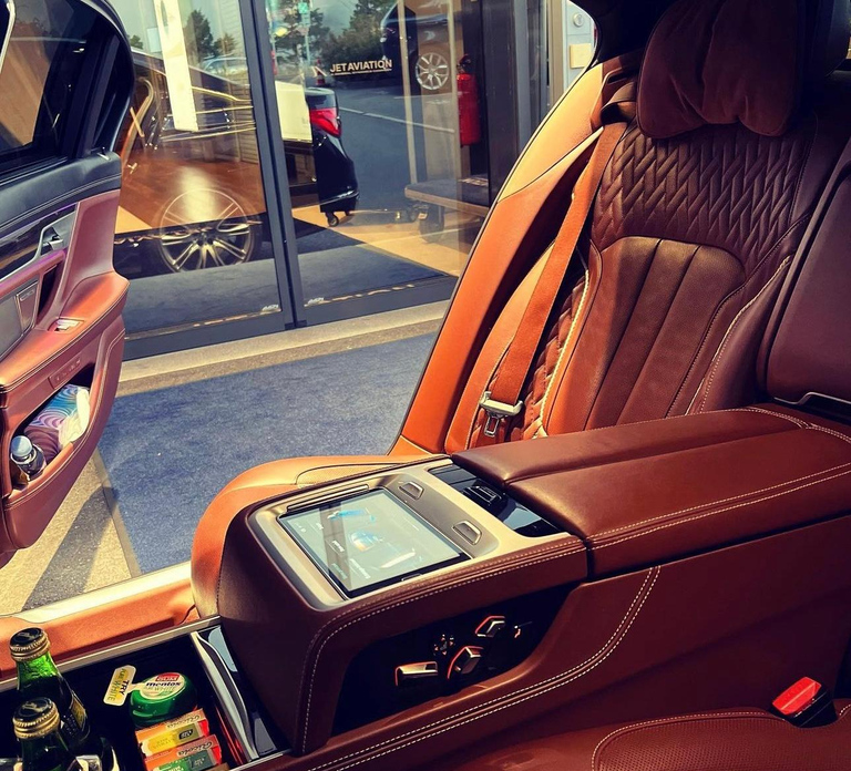 Geneva:Private Transfer from/to the airport to Geneva center