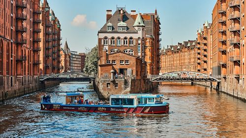 2-Hour Hamburg Port Cruise with Live Commentary