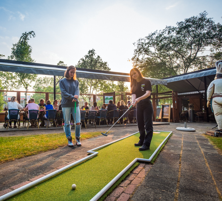 Rotterdam: 18-Hole Mini-Golf Game