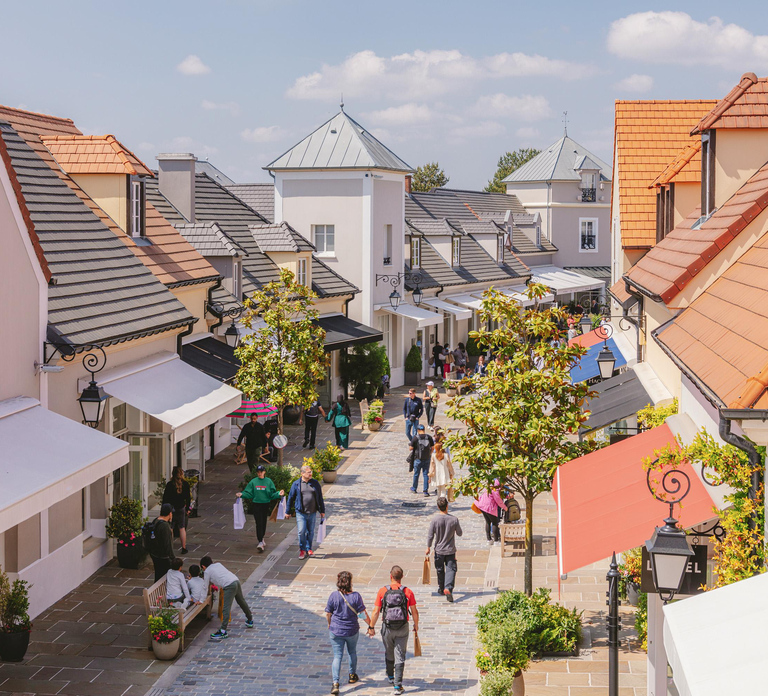 Paris: Vallée Village Outlet Shopping Day