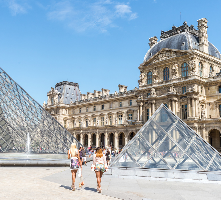 Louvre Museum: Skip-the-Line Small Group Guided Tour