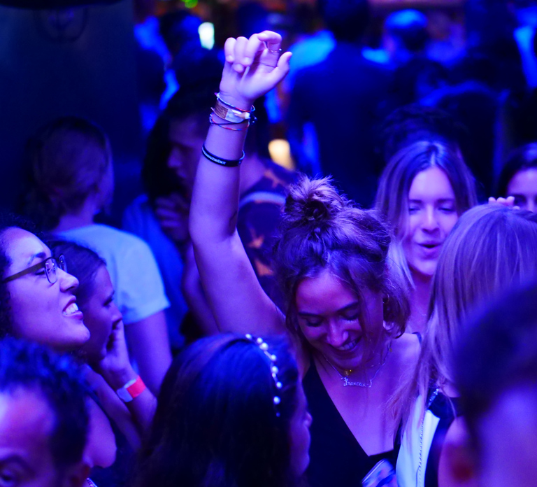 Nice: 4 Bars & 1 Club Fun Bar Crawl Party with Free Shots