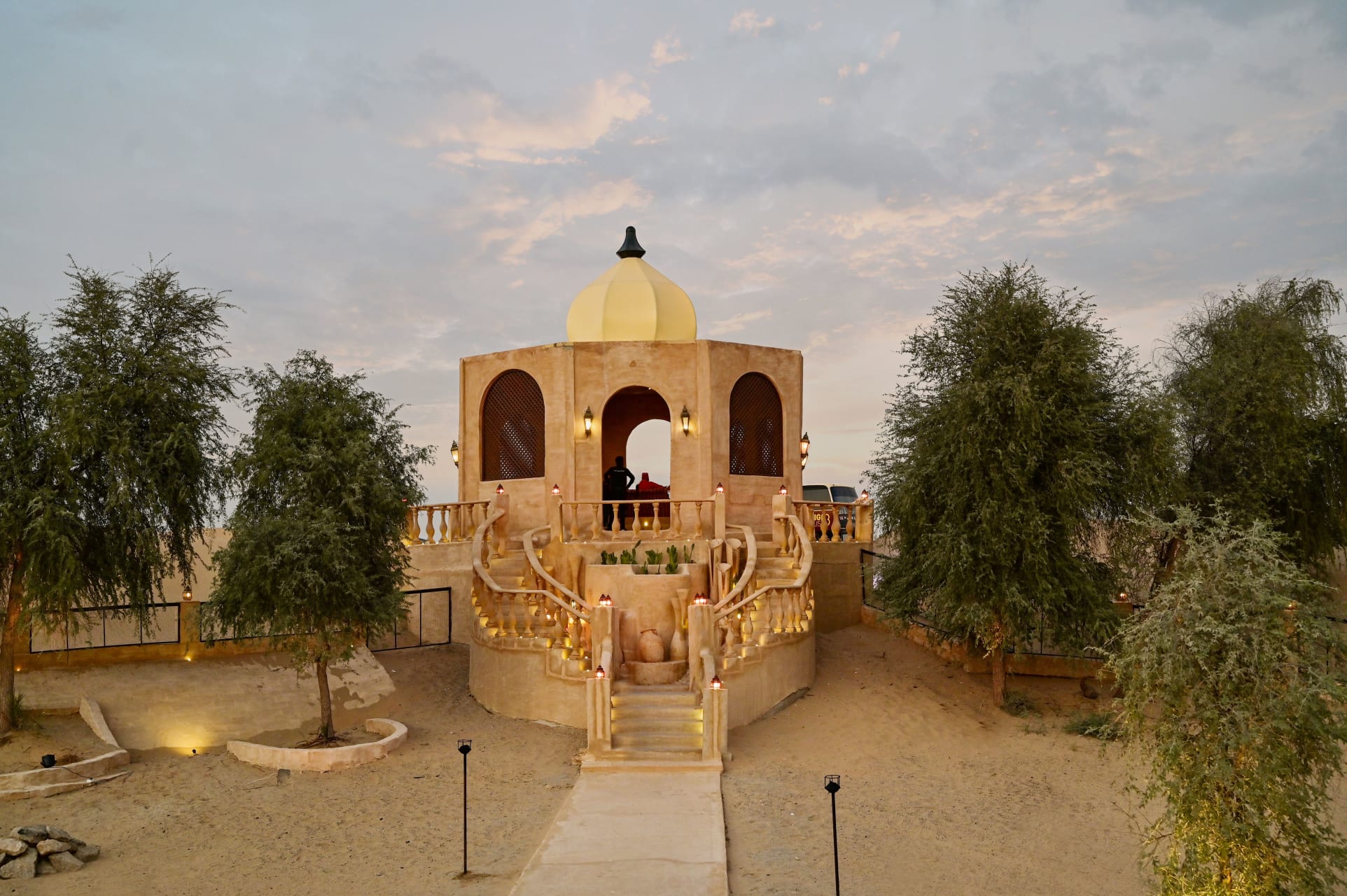 Tour Dubai: Luxury Sahara Desert Fortress Dinner (without Dune Bashing)