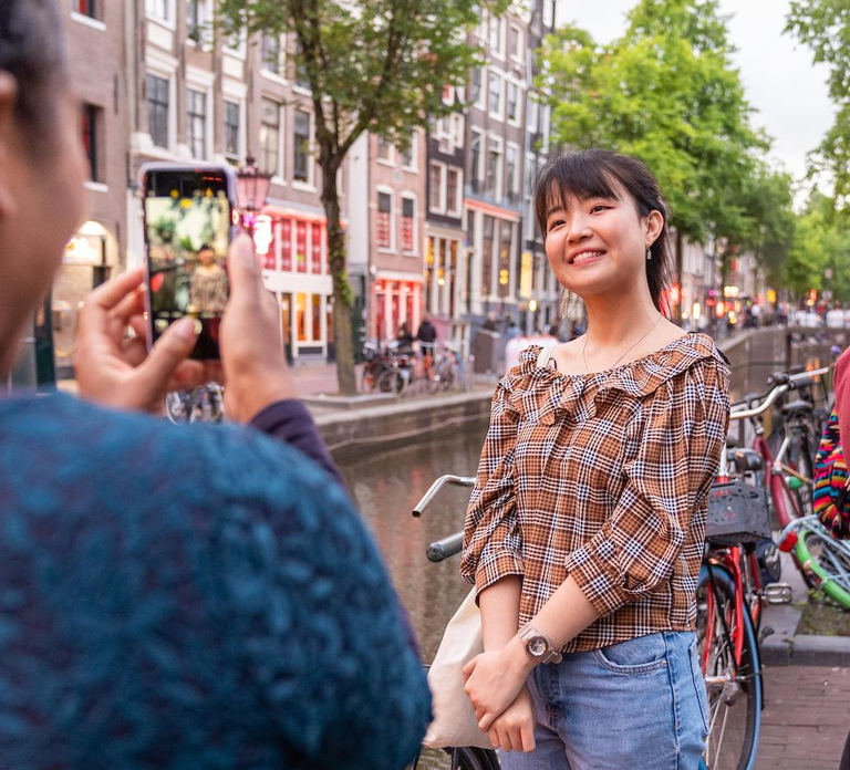 Amsterdam: Red Light Tour Exclusive + Peep Show