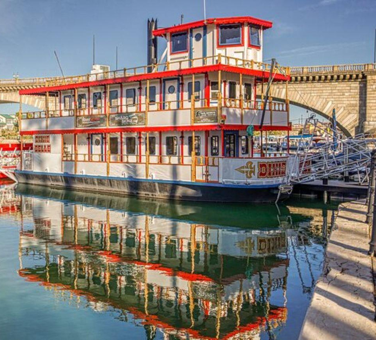 Lake Havasu: Sunset Cocktail Cruise on Paddle Wheeler