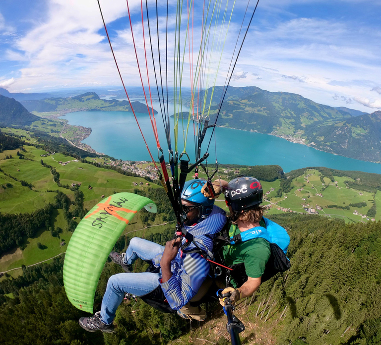 Lucerne: Unique Tandem Paragliding Experience