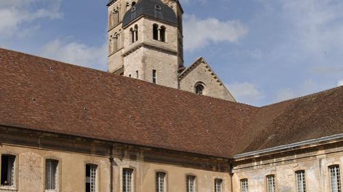 Abbaye de Cluny - HolidaySG