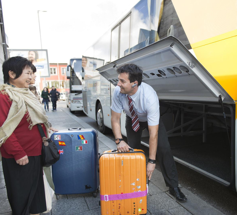 Munich: Airport Transfer by Bus