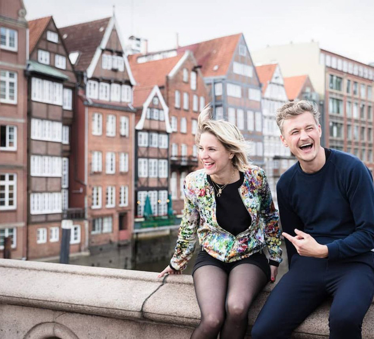 Hamburg: Private Couples' Photoshoot and Walking Tour