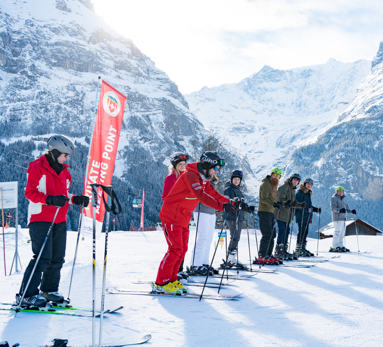 From Interlaken: 8-Hour Skiing in Grindelwald for Beginner's