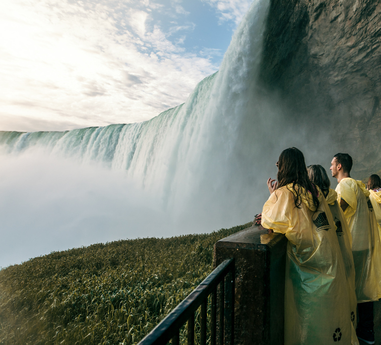 Niagara Falls: Boat Trip & Journey Behind the Falls Tour