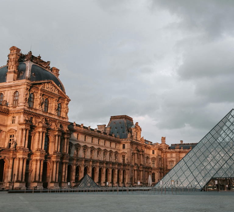 Paris: Louvre Masterpieces Private Tour with Reserved Entry