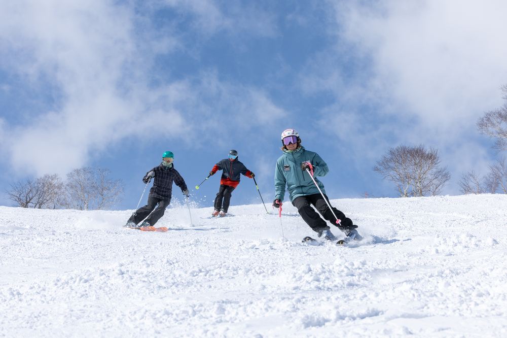 RHYTHM HIRAFU Niseko Premium Ski Wear & Equipment Rental