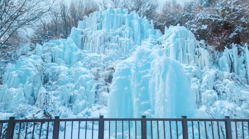 South Korea Winter Suburban one-day tour[Eobi Ice Valley + Sledding/Skiing + Strawberry Picking]