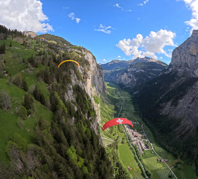 Mürren: Paragliding over Lauterbrunnen Cliffs and Waterfalls