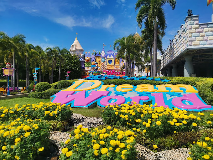 Dream World Bangkok with Round Trip Share Transfer