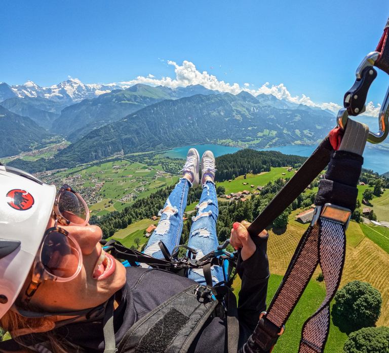 Interlaken: Tandem Paragliding Flight with Pilot - HolidaySG