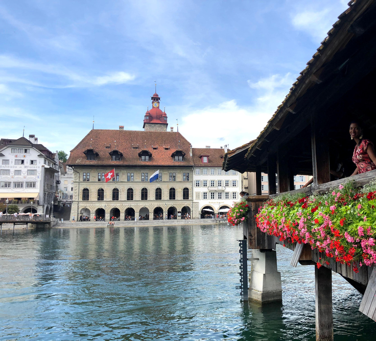 Lucerne: Private Chocolate and Cheese Tasting Walking Tour